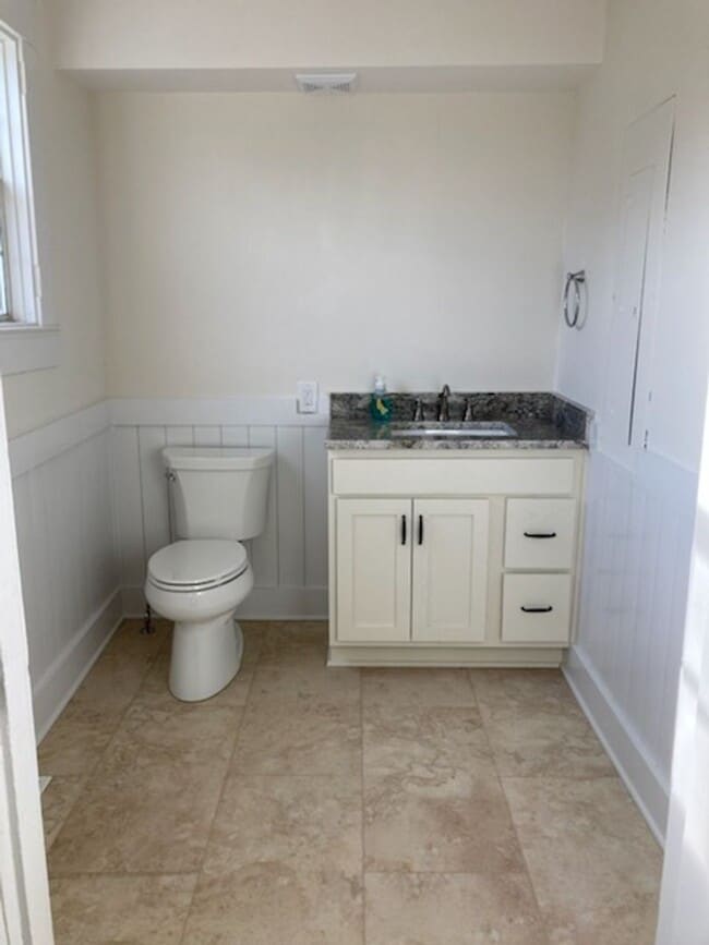 Building Photo - Maryville 37804 - COMING SOON! Available S...
