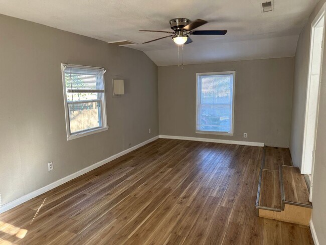 Building Photo - Beautiful House for Rent