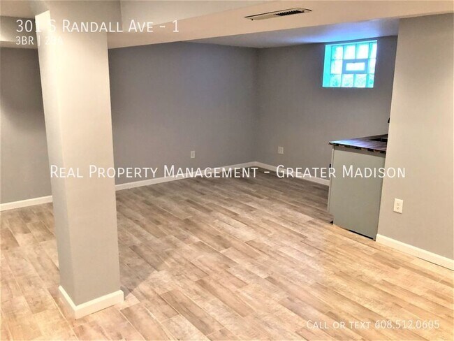 Building Photo - 301 S Randall Ave
