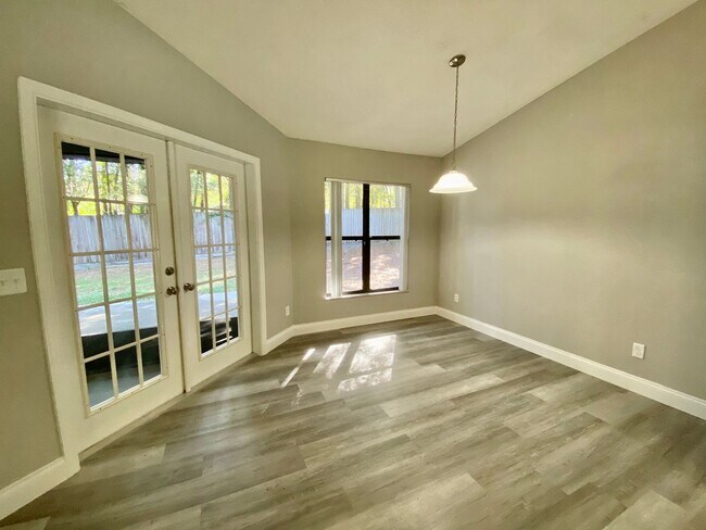 Building Photo - Three bedroom two bathroom Inverness Highlands Home