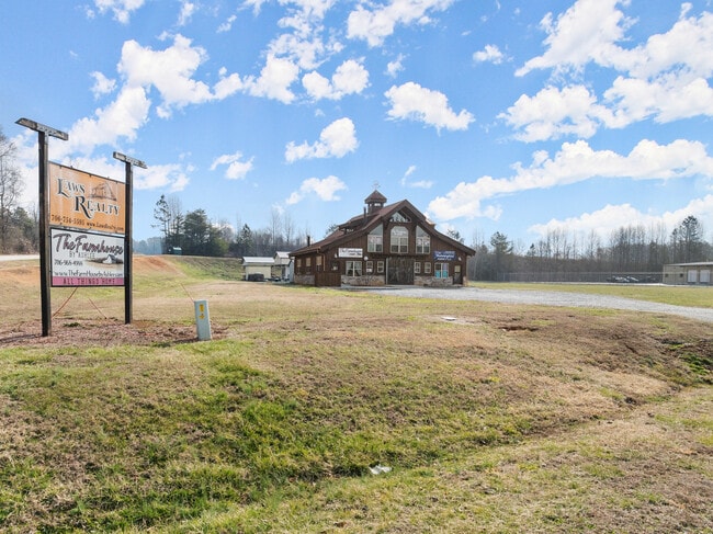 Building Photo - 2000 Antioch Church Rd