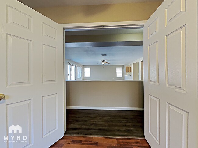 Building Photo - 8128 W Mission Ln