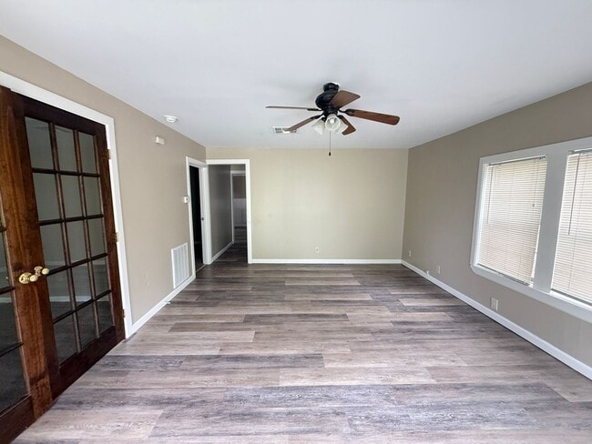 Building Photo - Adorable Small Broken Arrow Home, Close to the Rose District!