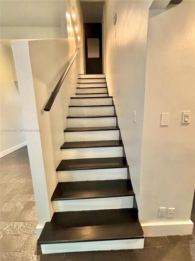 Building Photo - 2666 Tigertail Ave