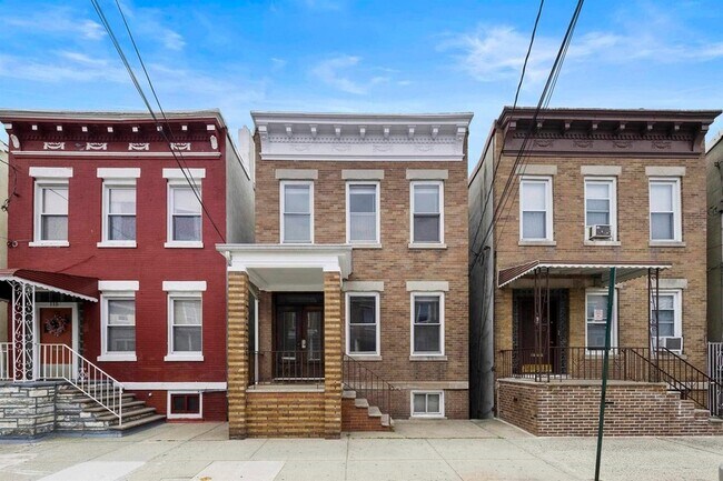 Building Photo - 117 57th St