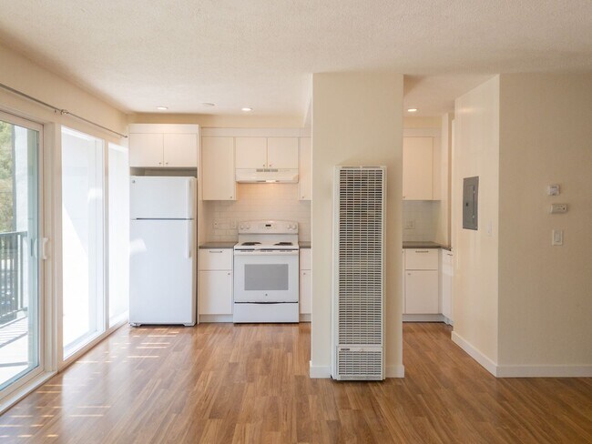 Building Photo - Tranquil 1BR/1BA Updated Unit! Tam Valley!...
