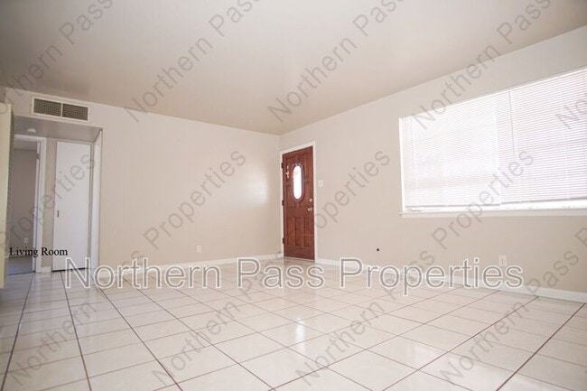 Building Photo - 2414 Silver