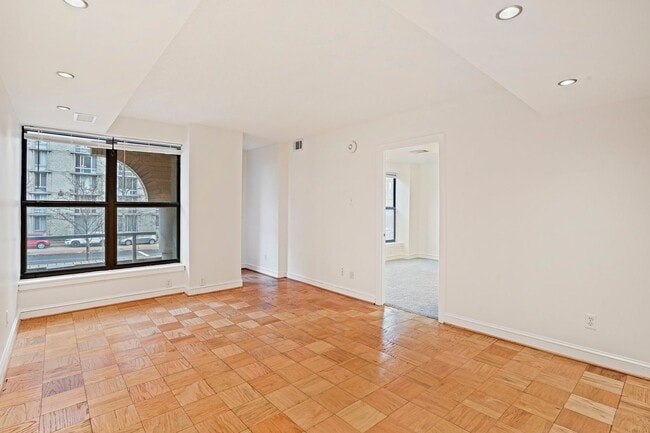 Building Photo - Beautiful One Bedroom in the Heart of Foggy Bottom| Water and Gas Included!