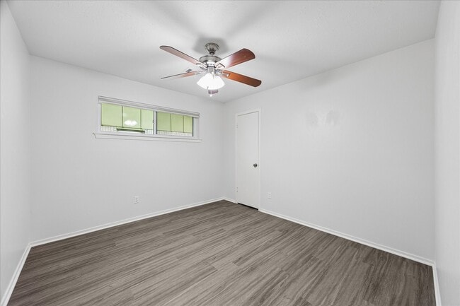 Building Photo - 5850 Southminster Dr