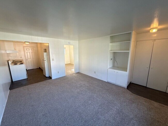 Building Photo - 580 Ford St SE