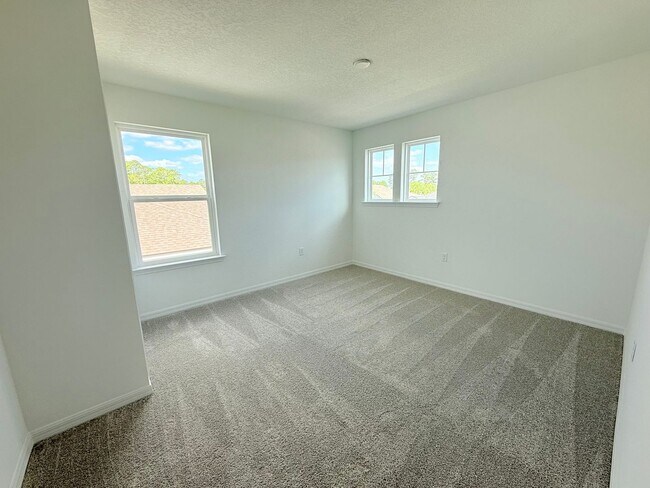 Building Photo - Sprawling 5BR/4.5BA Dream Home with 3-Car ...