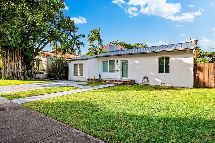 Primary Photo - 2263 SW 21st St