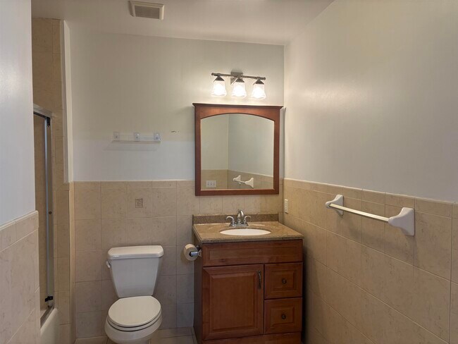 Building Photo - 528 52nd St