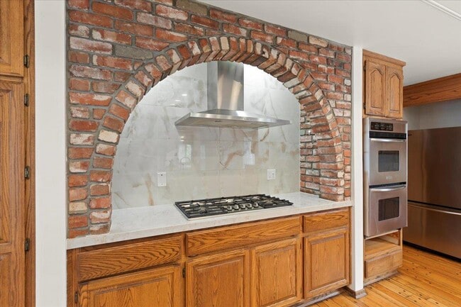 Building Photo - 1040 Fleetwood Dr