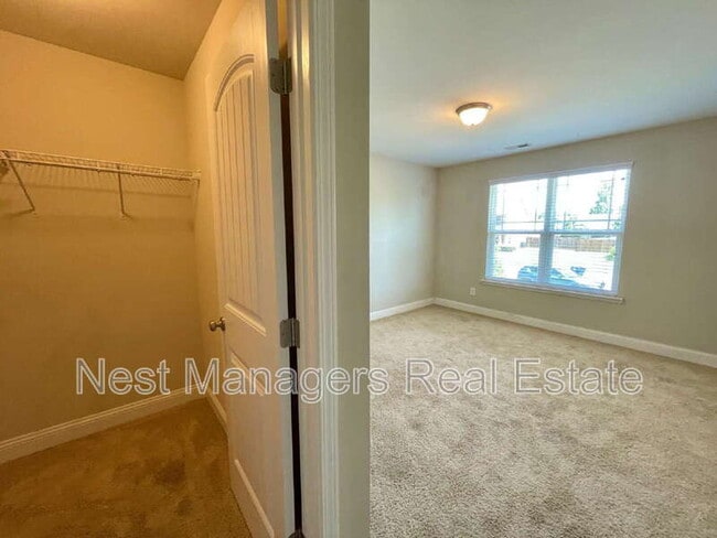 Building Photo - 208 Ladden Ln