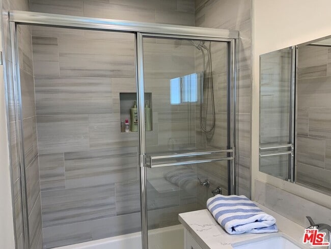 Building Photo - 1123 S Clark Dr