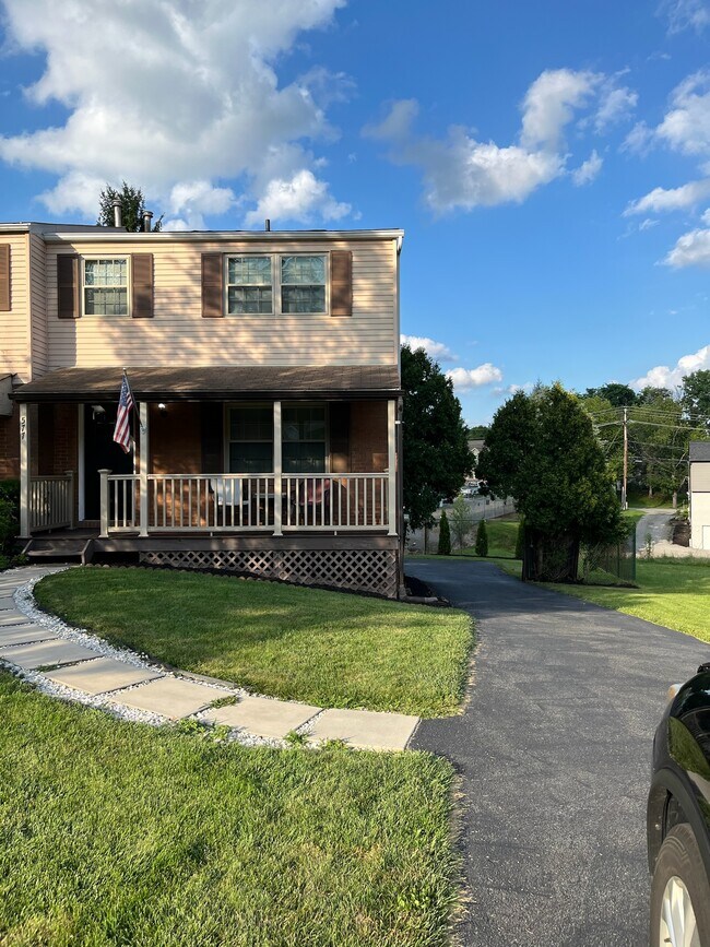 Building Photo - 577 Pine Line Dr
