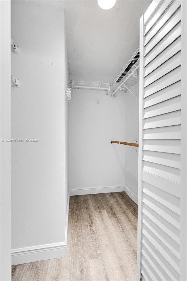 Building Photo - 4515 SW 68th Ct Cir