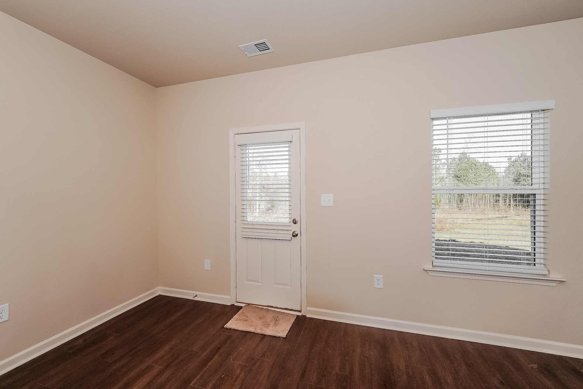 Building Photo - 124 Clover Cir