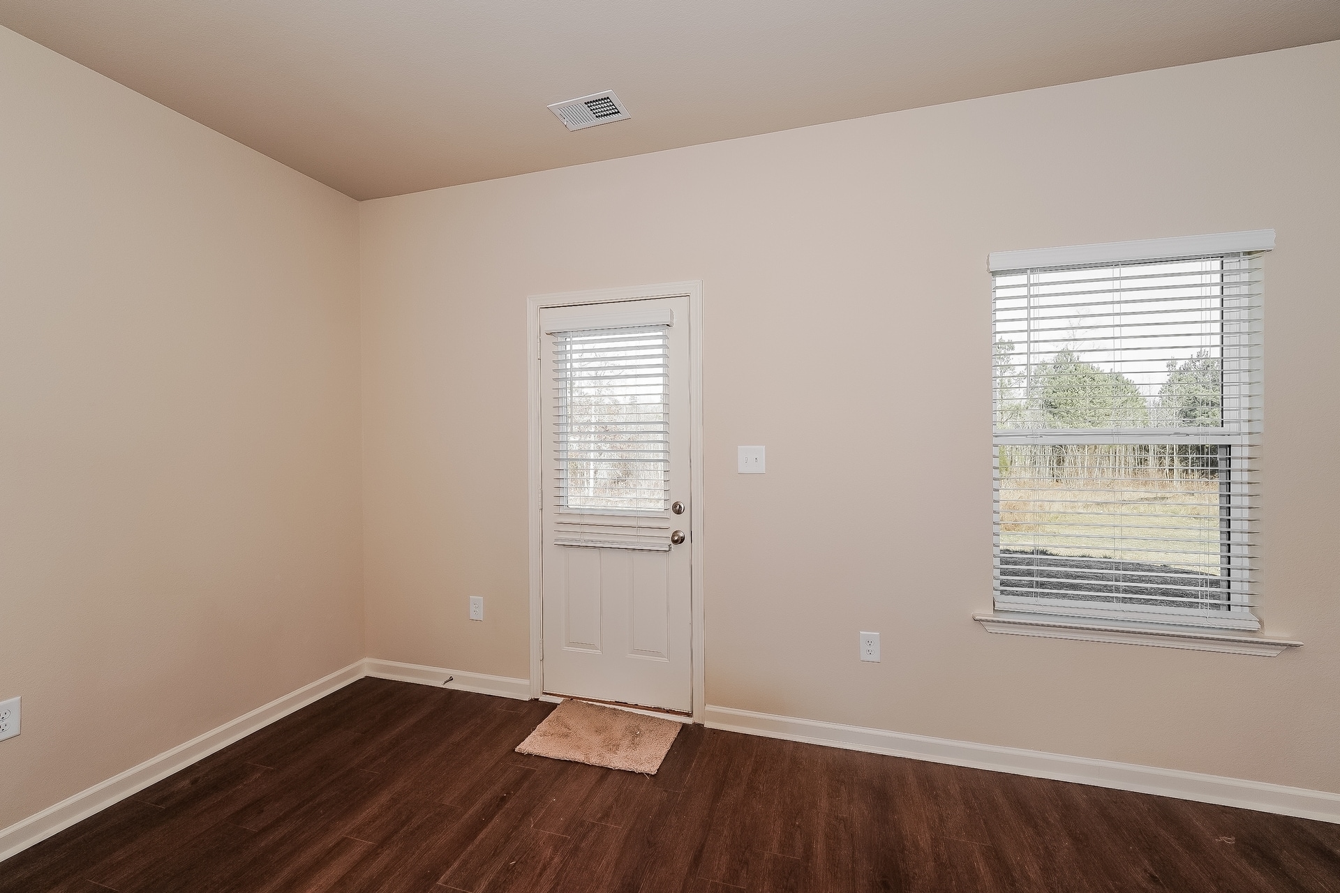 Building Photo - 165 Clover Ln