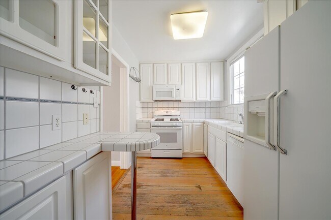 Building Photo - 3 Winchester Pl