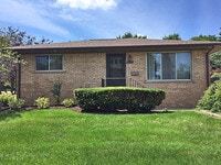 Building Photo - 1640 Greenview Dr