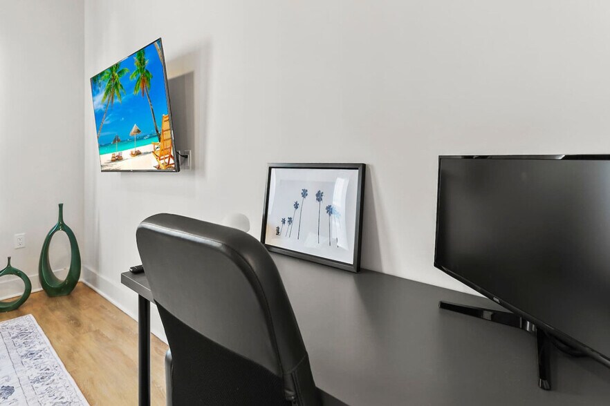 Building Photo - 2317 W Grace St