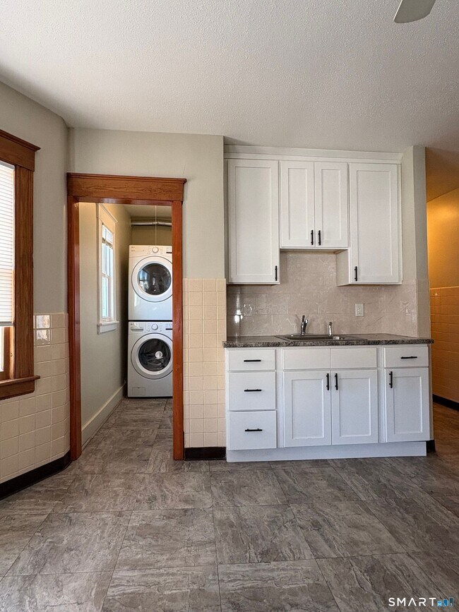 Building Photo - 20 Nash St