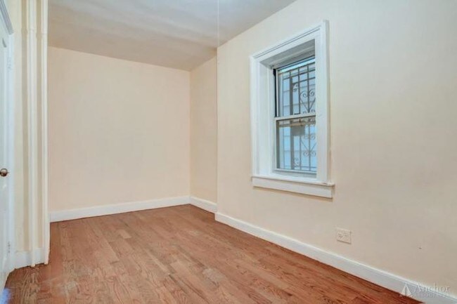 Building Photo - 2 bedroom in ASTORIA NY 11106
