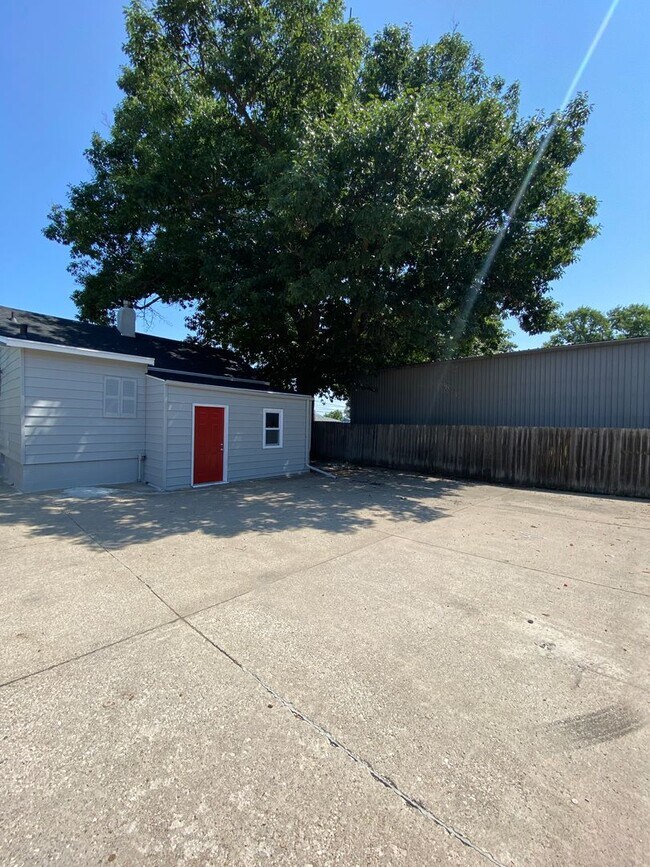 Building Photo - 1-Bedroom Home with 3-Stall Garage and Bonus Living Space