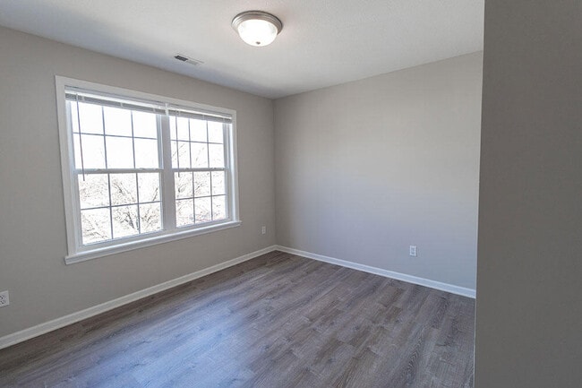 Building Photo - 1924 Center St