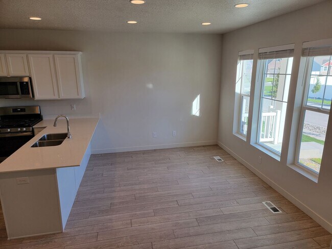 Building Photo - BRAND NEW Gorgeous Magna Townhomes!!!