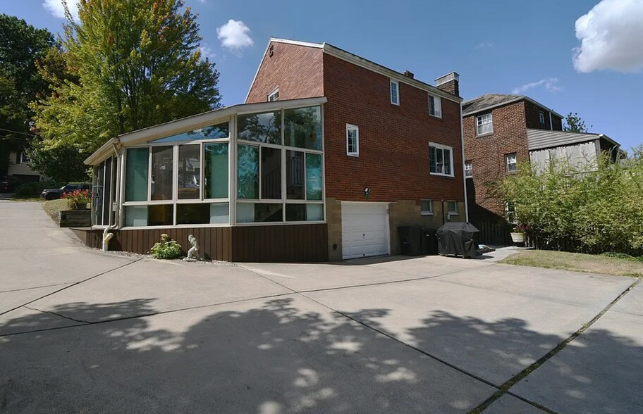 Building Photo - 849 Kewanna Ave