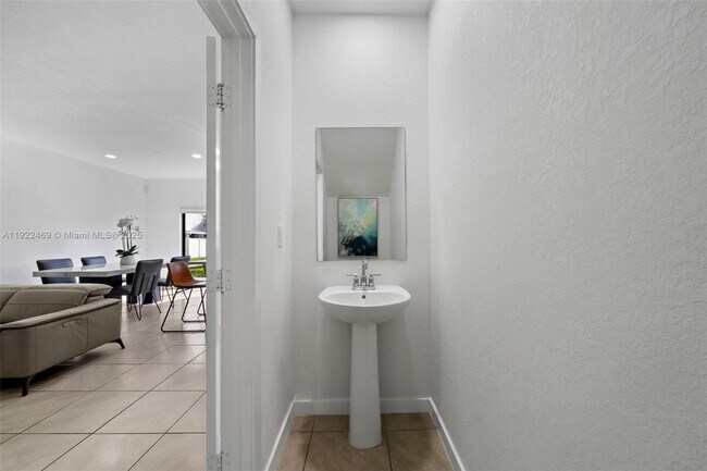 Building Photo - 757 SW 11th St