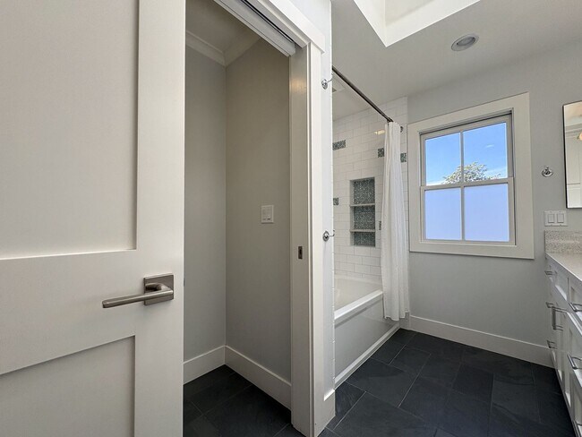 Building Photo - Spacious 5BR/3.5BA Palo Alto Home with Gourmet Kitchen & Large Backyard