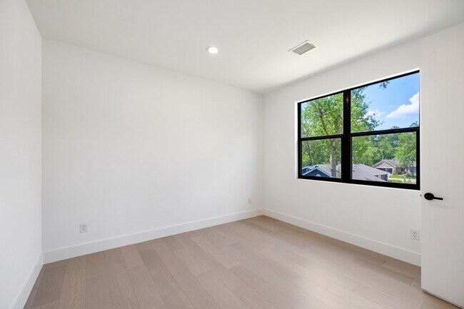 Building Photo - 1420 Primrose St