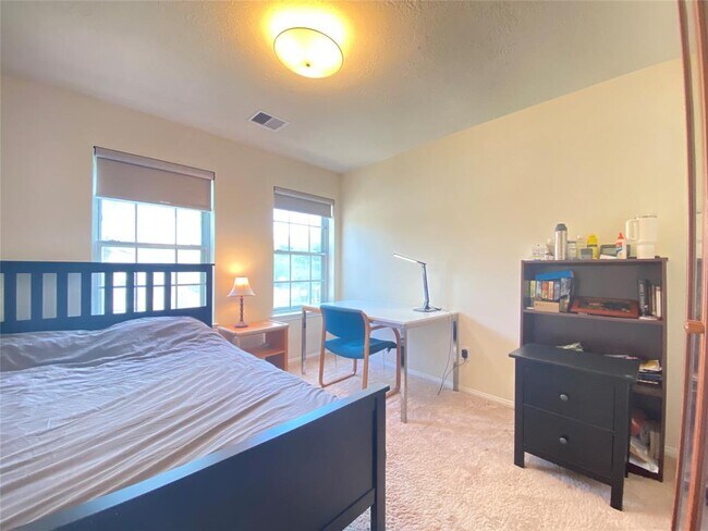 Building Photo - 3407 Beacon Hill Dr