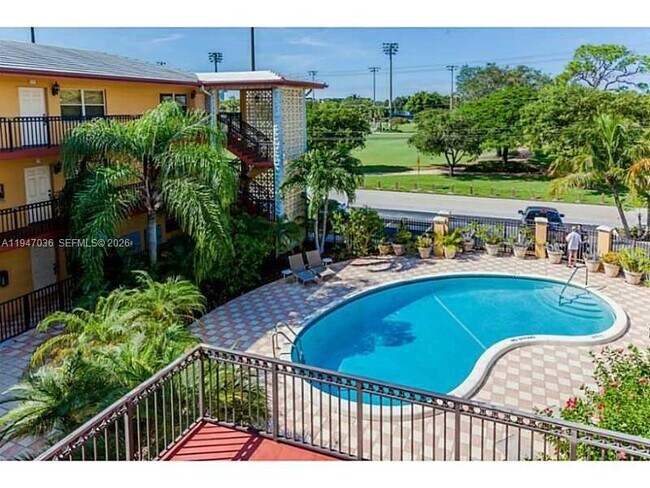 Building Photo - 744 NE 14th Ave