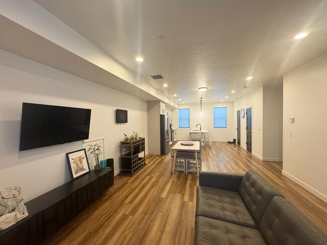 Building Photo - 359 N 700 W