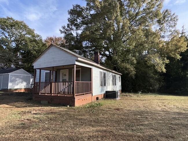 Building Photo - 2 Bedroom 1 Bathroom