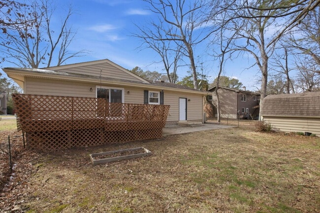 Building Photo - 21580 Columbia St