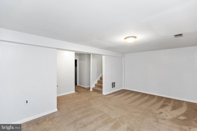 Building Photo - 14084 Fallbrook Ln