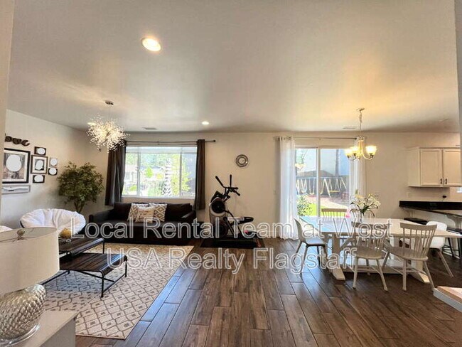 Building Photo - 2705 W Windtree Dr