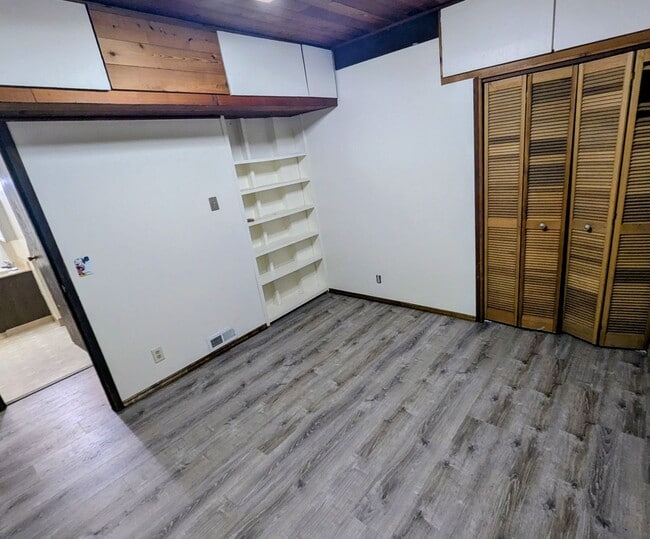 Building Photo - 4 BD/2BA Single Family Home in Dredge Lake area