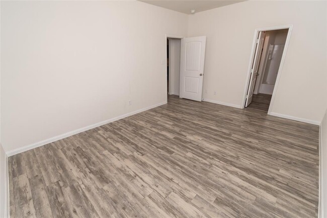 Building Photo - 5727 Kyle Cove Dr