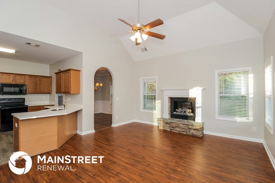 Building Photo - 203 Arbor Dr