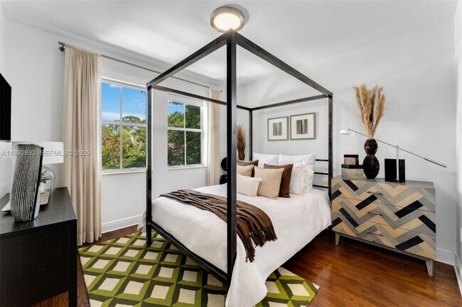 Building Photo - 2143 N Bay Rd