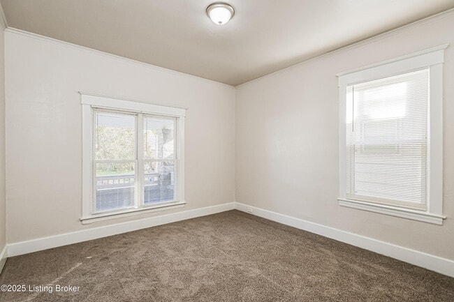 Building Photo - 218 S 41st St