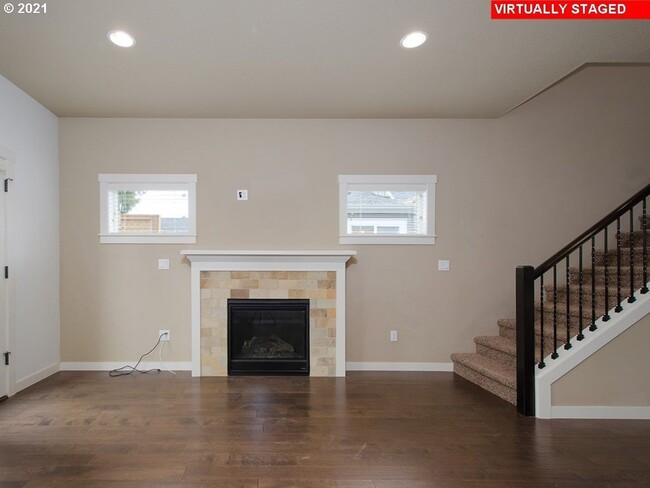 Building Photo - Gorgeous 3 Bed, 2.5 Bath Oasis!