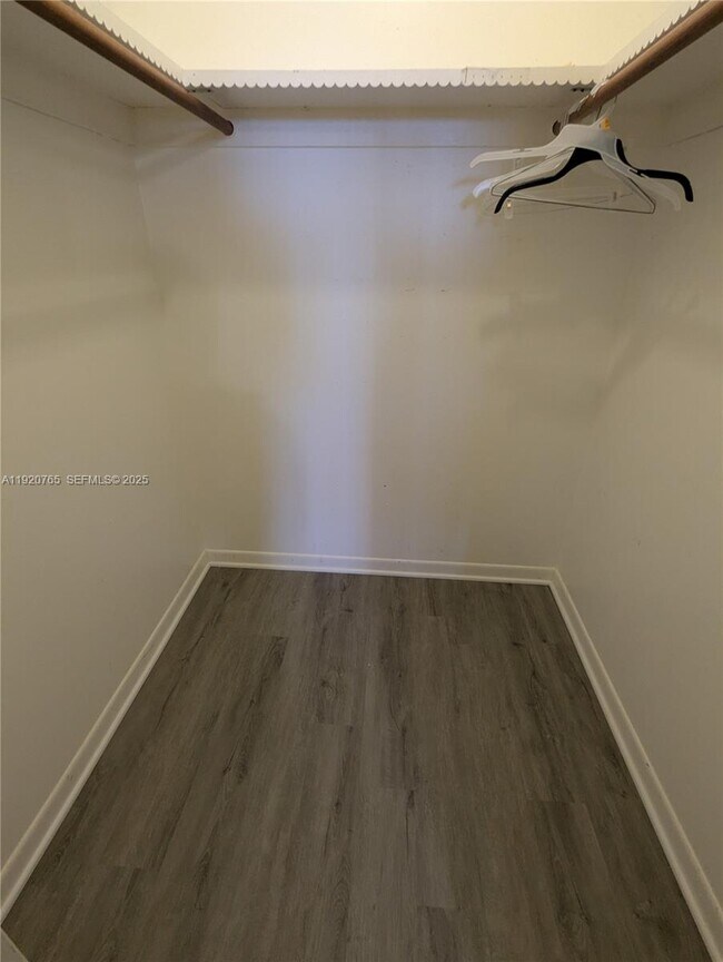 Building Photo - 4047 NW 16th St